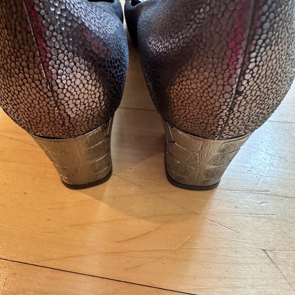 LANVIN Gold crackled pumps, 38.5 , L1055 - Picture 6 of 7